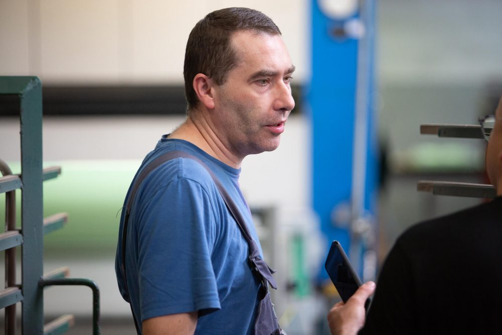 Praca operatora maszyn w Melaco. Rozmowa z Przemysławem Kopaczewskim