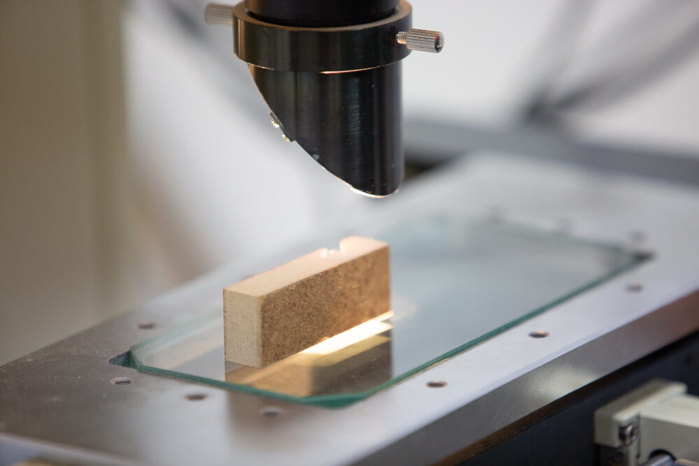 Opatentowana technologia Flick&Click™ - beznarzędziowy montaż mebli