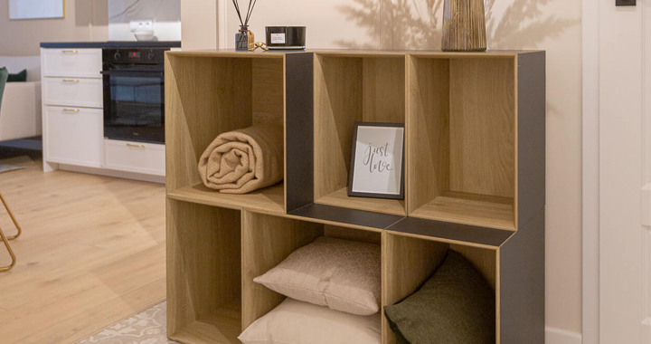 Opatentowana technologia Flick&Click™ - beznarzędziowy montaż mebli