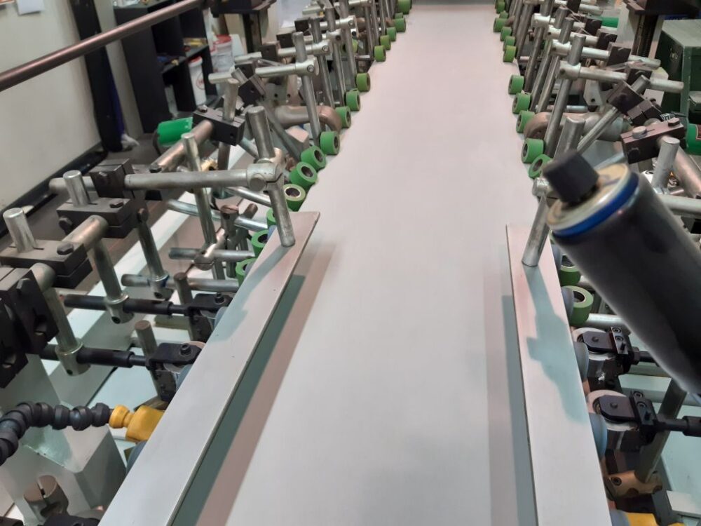 Płyty meblowe i wstęgi meblowe COMPLETE SKIN. Jak wygląda proces produkcyjny?