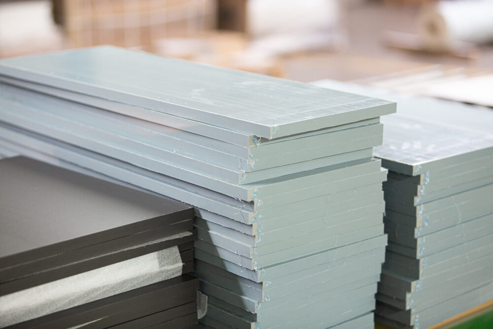 Technologia oklejania wąskich płaszczyzn i płycin w Melaco