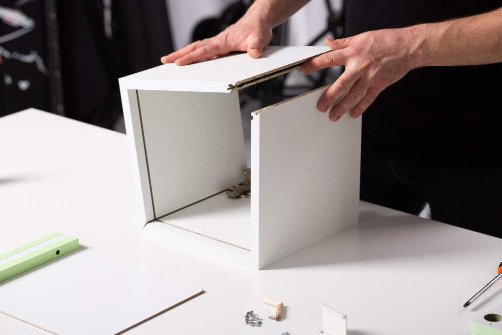 Przykład wykonania w systemie Flick&Click™: Moduły meblowe do łazienki