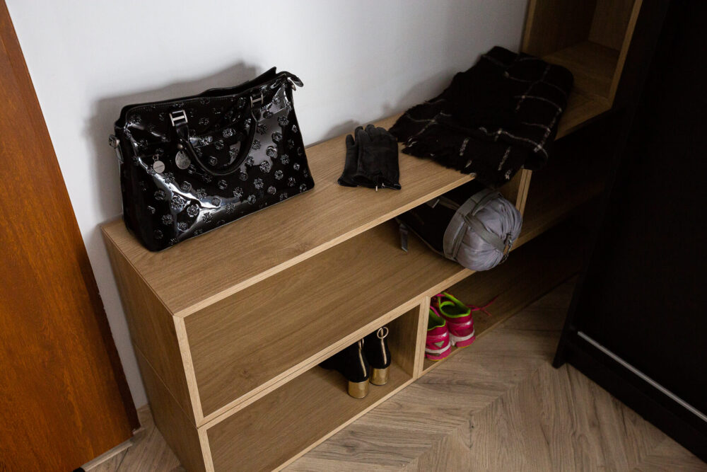 Meble modułowe w beznarzędziowej technologii montażu - modna i funkcjonalna przestrzeń 