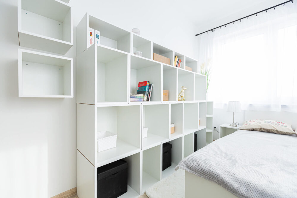 Meble modułowe w beznarzędziowej technologii montażu - modna i funkcjonalna przestrzeń 