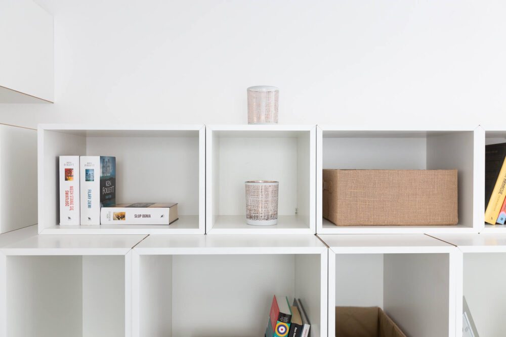 Meble modułowe w beznarzędziowej technologii montażu - modna i funkcjonalna przestrzeń 