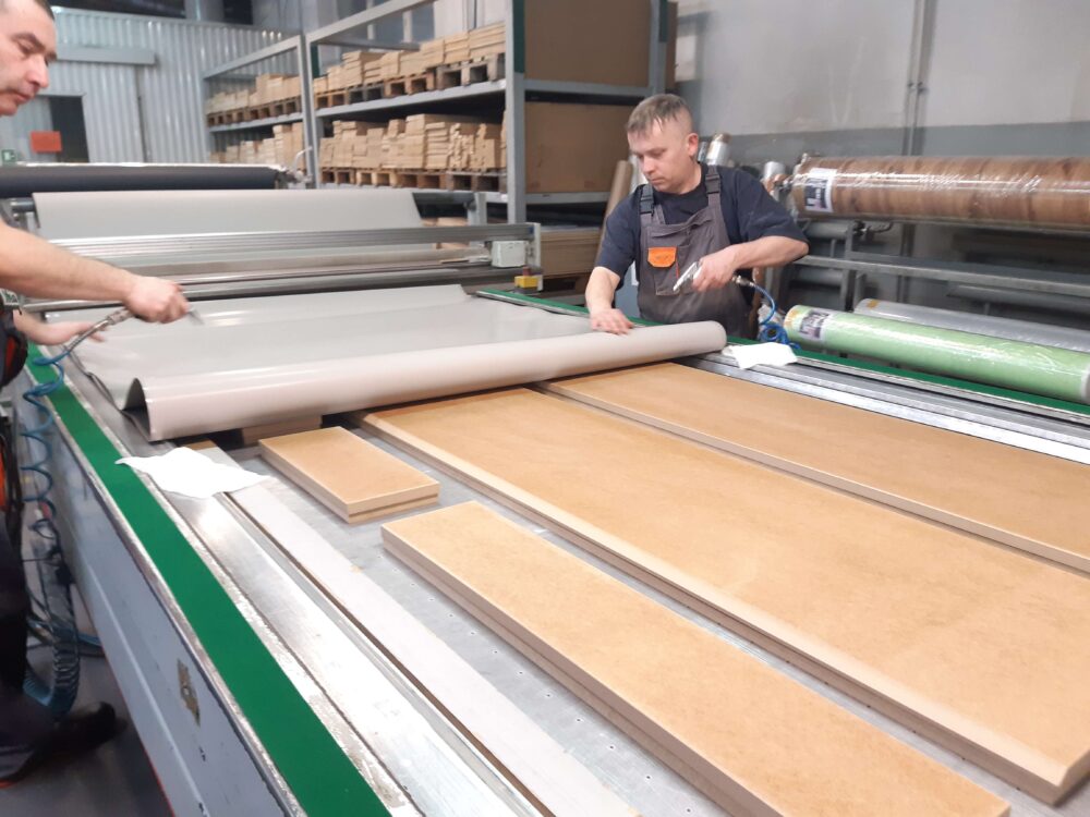 Meble biurowe i pokojowe z wykończeniem PREMIER MAT. Realizacja dla klienta