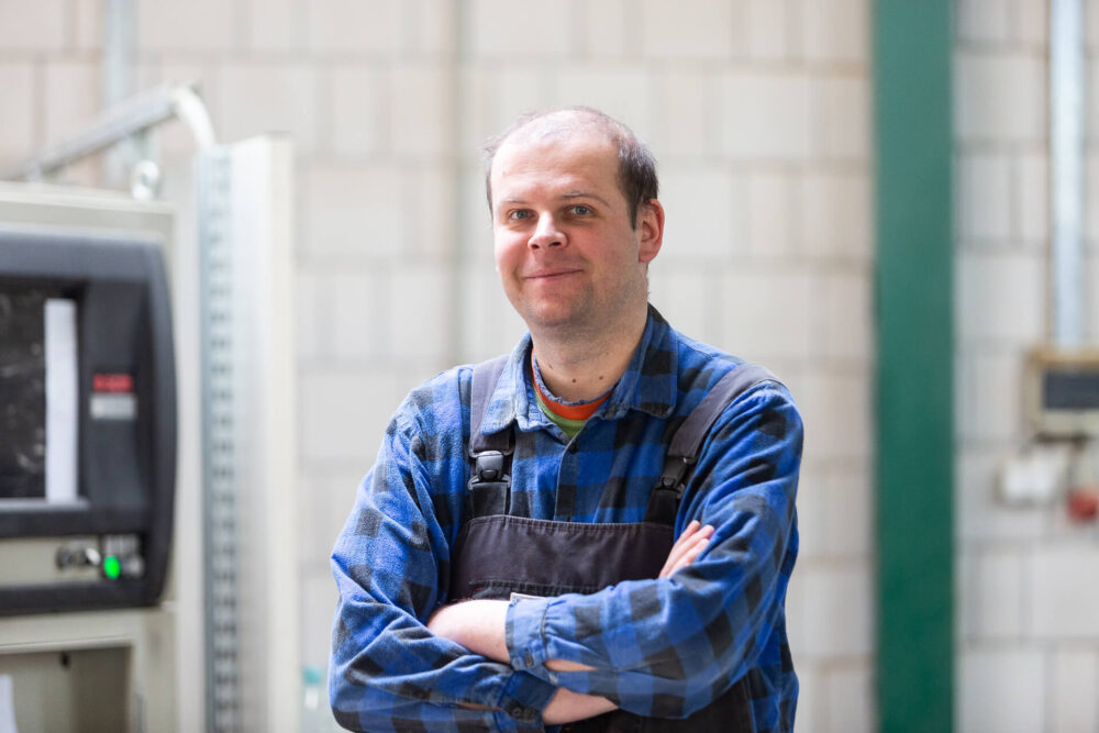 In the service of precision – an interview with Łukasz Malinowski, milling machine operator at Melaco