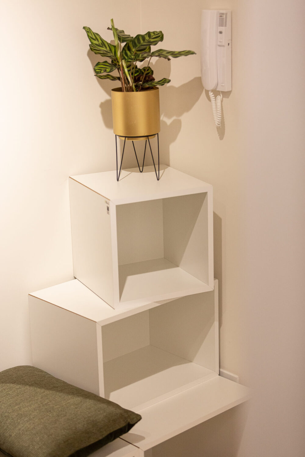 Meble systemowe i modułowe - korzyści dla producentów na przykładzie realizacji Melaco