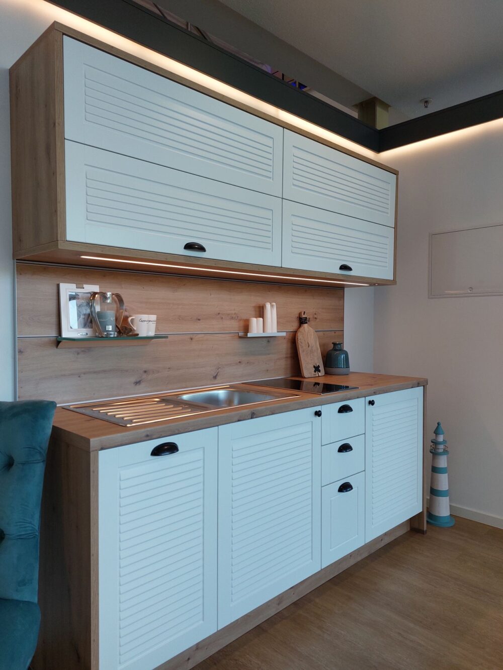 Meble systemowe i modułowe - korzyści dla producentów na przykładzie realizacji Melaco