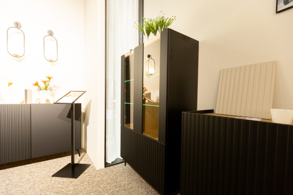 fronty MELAFOL w kolorze czarnym z profilowaniem QUAD i w wykończeniu Premier Matt