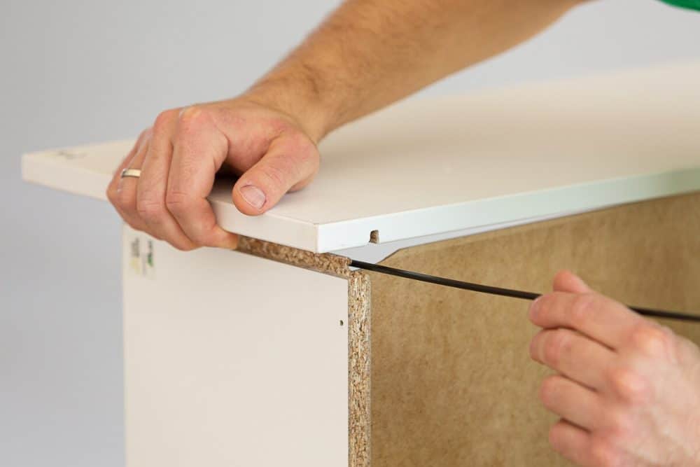 Meble gotowe w 5 minut – przyszłość rynku DIY i potencjał systemów takich jak Flick&Click™