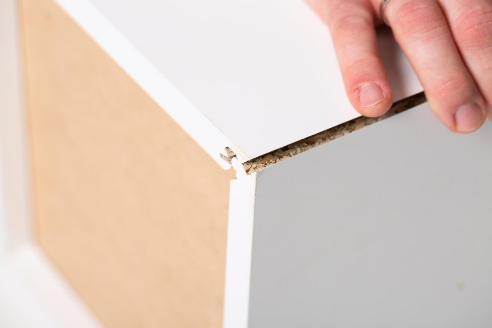 Meble gotowe w 5 minut – przyszłość rynku DIY i potencjał systemów takich jak Flick&Click™